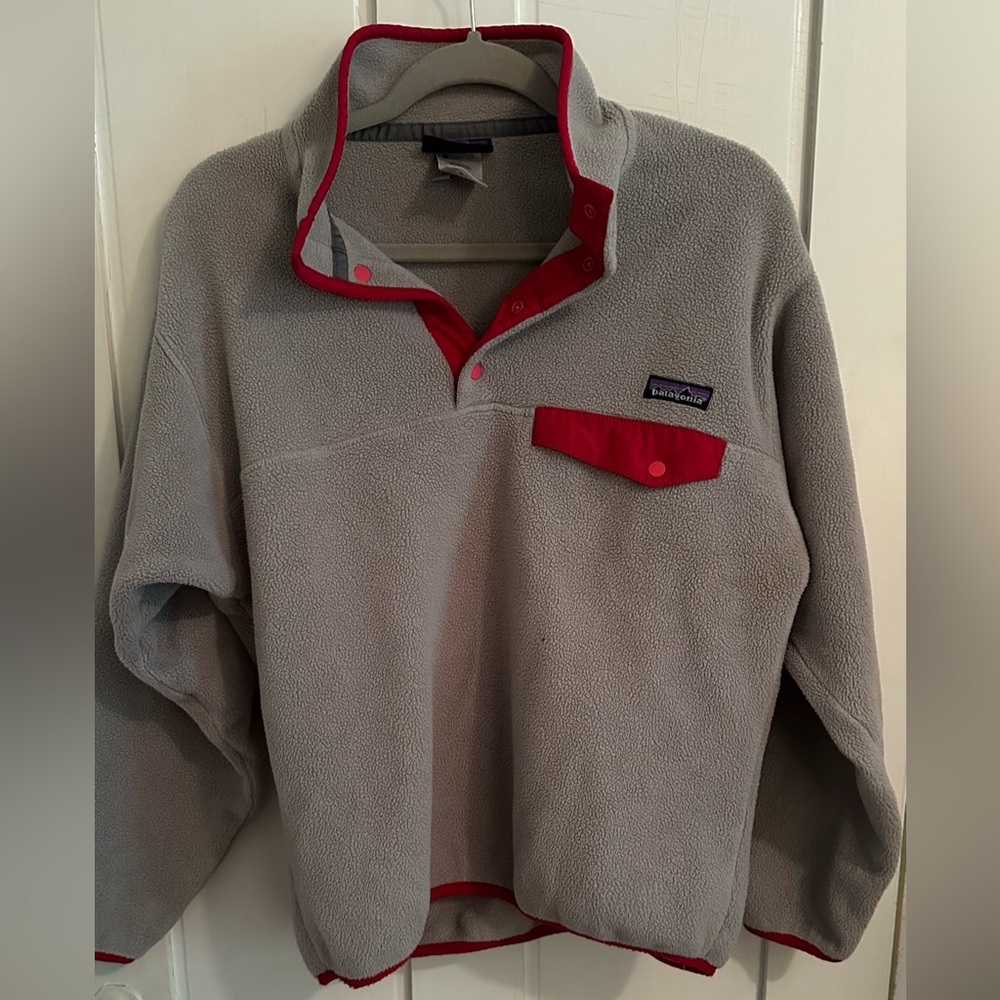 Vintage men’s small Patagonia synchilla fleece gray with red
